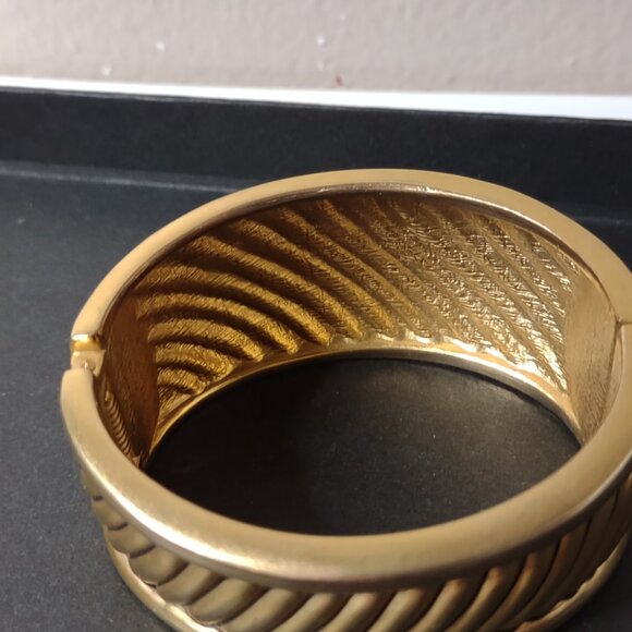 6.75 Inch Heavy Gold Tone Hinged Bracelet - Picture 6 of 12